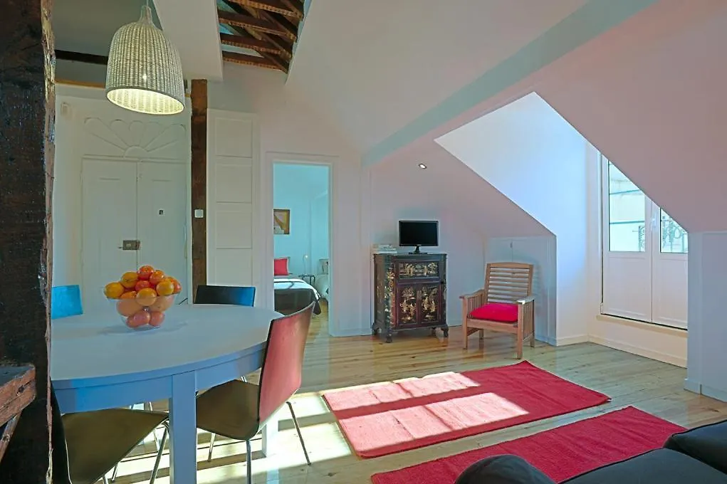 Alfama 2 - Attic With View Daire Lisboa
